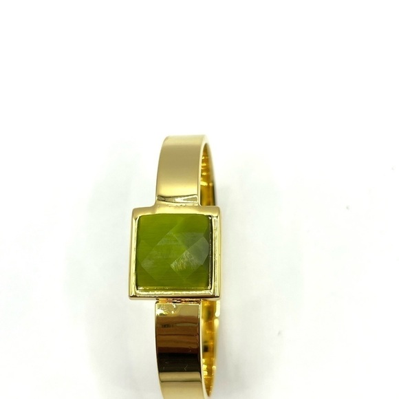 Clamper Style Bracelet Gold Tone with Peridot colored Square Acrylic Stone. - Picture 5 of 9